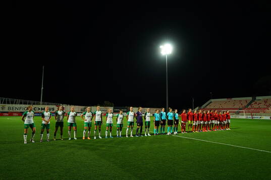 The teams line up