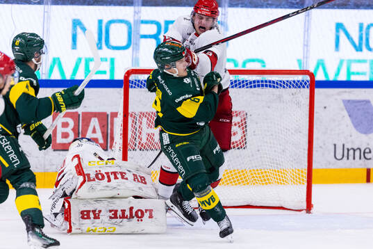 Almtunas Jonatan Lundgren och Björklövens Axel Ottosson i