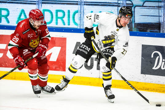 Moras Johan Persson och AIKs Christoffer Björk