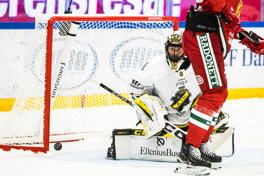 1-1 bakom AIKs målvakt Victor Brattström