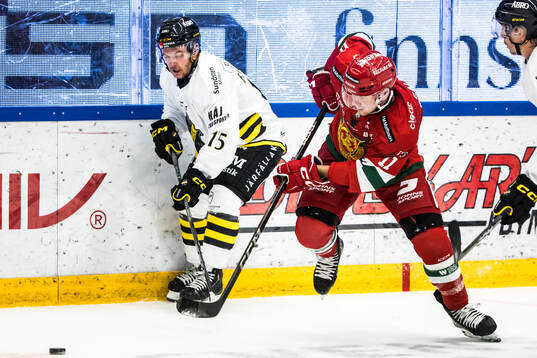 AIKs Jordan Bellerive och Moras Gustav Salmi-Lilja