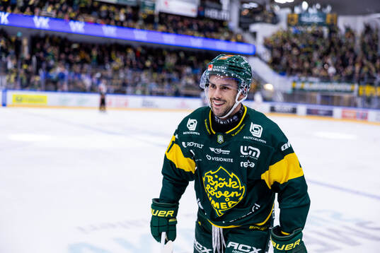 Björklövens Maxime Fortier jublar