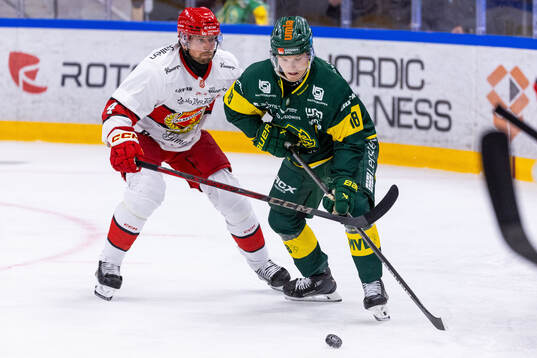 Almtunas Victor Aronsson och Björklövens Axel Ottosson i