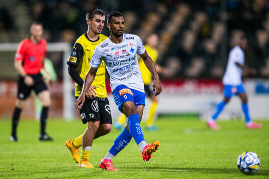 Mjällbys Jesper Gustavsson och Värnamos Wenderson