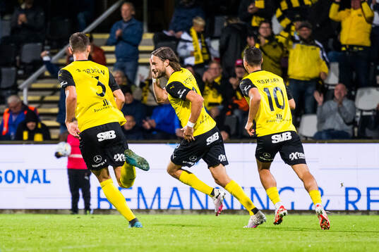 Mjällbys Tom Pettersson jublar