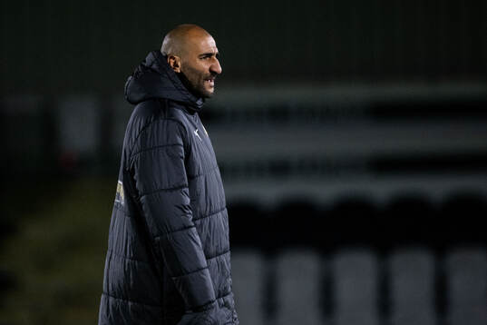 Head coach Mak Lind