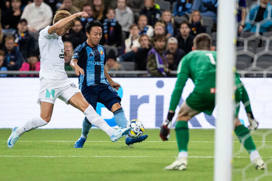 Brommapojkarnas Theo Bergvall och Djurgårdens Keita Kosugi