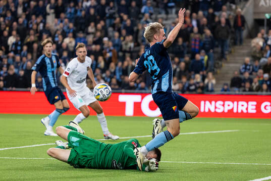 Brommapojkarnas målvakt Lucas Hägg Johansson och