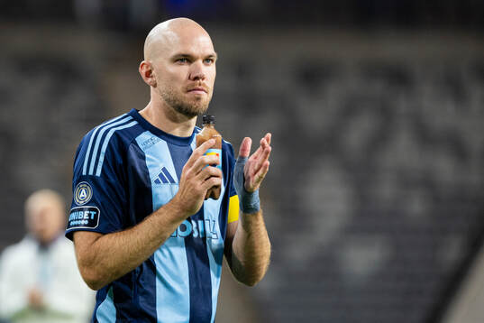 Djurgårdens Marcus Danielson tackar publiken
