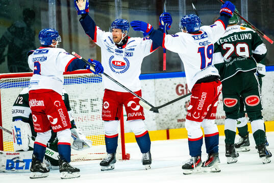 Oskarshamns Axel Wemmenborn jublar