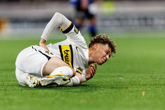 AIKs Victor Goncalves Andersson har ont