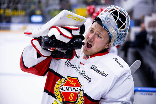 Almtunas målvakt Edvin Olofsson innan ishockeymatchen i