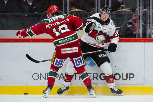 MoDos Oscar Pettersson och Malmö Redhawks Joona Ikonen