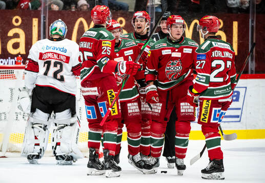 MoDos Johan Södergran jublar med lagkamrater