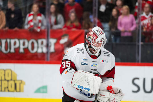 Malmö Redhawks målvakt Henri Kiviaho deppar