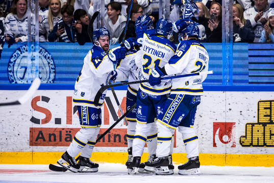 Leksands Oskar Lang jublar