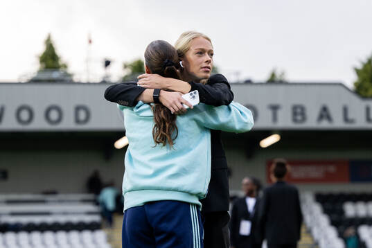 Rosa Kafaji of Arsenal and Lisa Löwing of Häcken