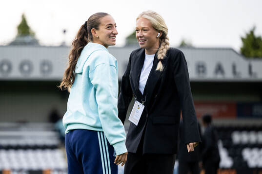 Rosa Kafaji of Arsenal and Lisa Löwing of Häcken