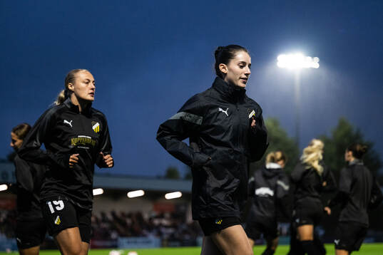 Elma Junttila Nelhage and Clarissa Larisey of Häcken