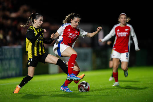 Clarissa Larisey of Häcken and Laia Codina of Arsenal