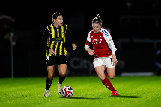 Tabitha Tindell of Häcken and Kim Little of Arsenal