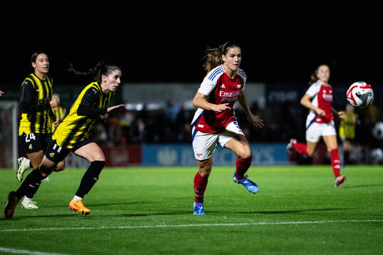 Clarissa Larisey of Häcken and Laia Codina of Arsenal