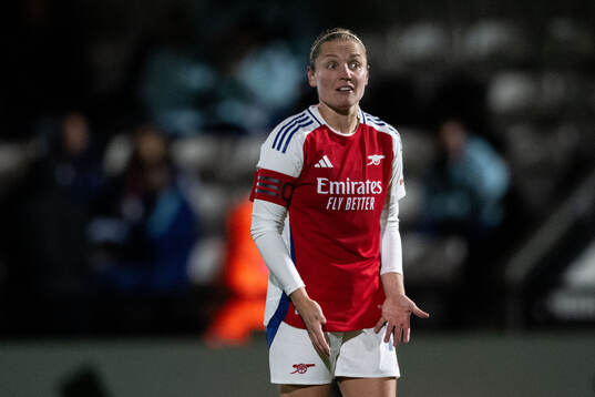 Kim Little of Arsenal reacts