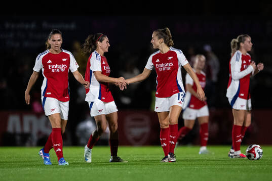 Lia Walti of Arsenal celebrates