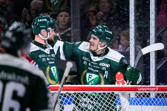Färjestads Henrik Björklund och Joakim Nygård jublar