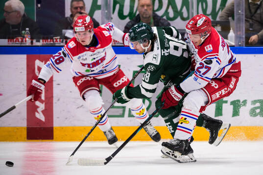 Färjestads Marian Studenic och Timrås Oliver Johansson