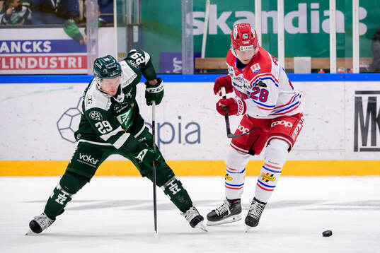 Färjestads Oskar Steen och Timrås Simon Forsmark