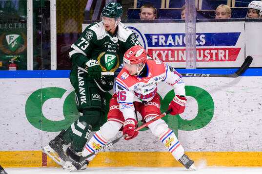 Färjestads Adam Ollas Mattsson och Timrås Lukas Pilö