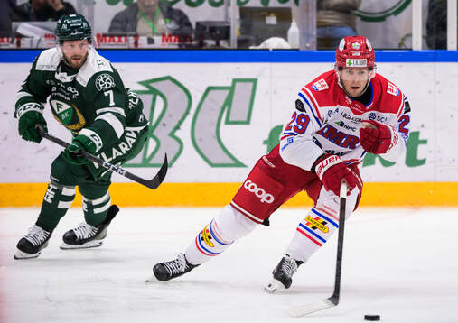 Färjestads Axel Bergkvist och Timrås Filip Hållander