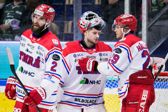 Timrås Per Svensson, målvakt Tim Juel och Filip
