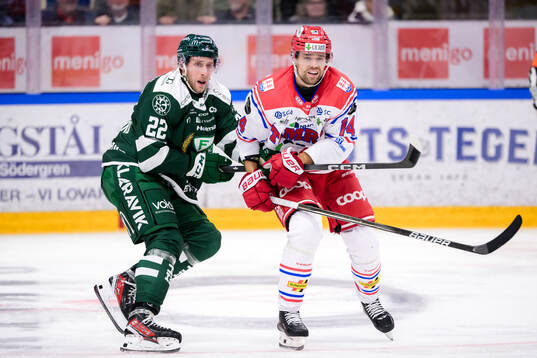 Färjestads Per Åslund och Timrås Emil Pettersson