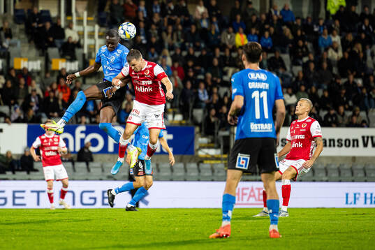 Halmstads Yannick Agnero och Kalmars Simon Skrabb