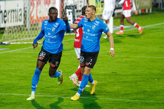 Halmstads Yannick Agnero jublar med Birnir Ingason