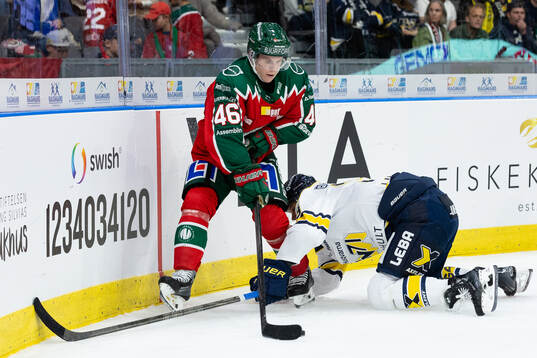 Frölundas Dominik Egli och HV71s Måns Lindbäck
