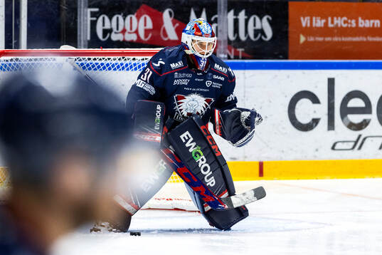 Linköpings målvakt Jesper Myrenberg på uppvärmningen
