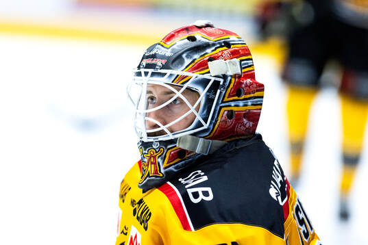 Luleås målvakt Joel Lassinantti på uppvärmningen