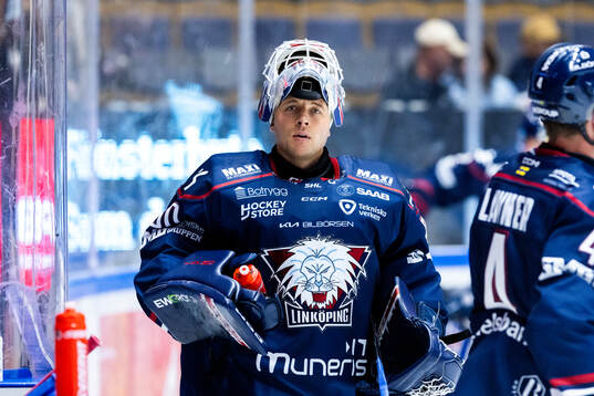 Linköpings målvakt Christian Heljanko på uppvärmningen