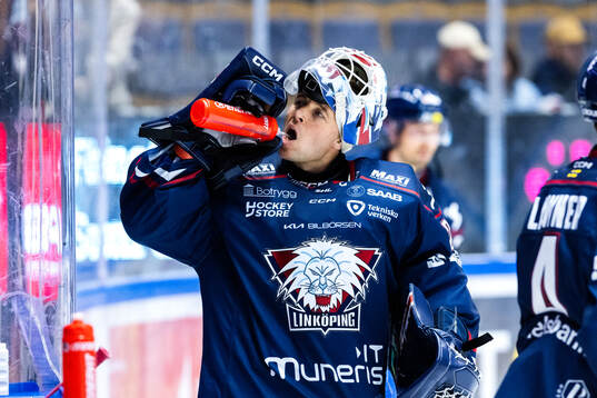 Linköpings målvakt Christian Heljanko på uppvärmningen