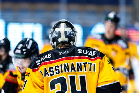 Luleås målvakt Joel Lassinantti på uppvärmningen