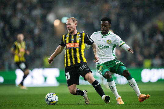 Häckens Mikkel Rygaard Jensen och Hammarbys Shaquille Pinas