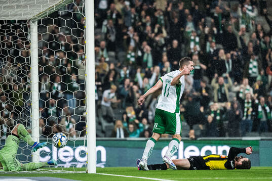 Hammarbys Oscar Johansson Schellhas jublar
