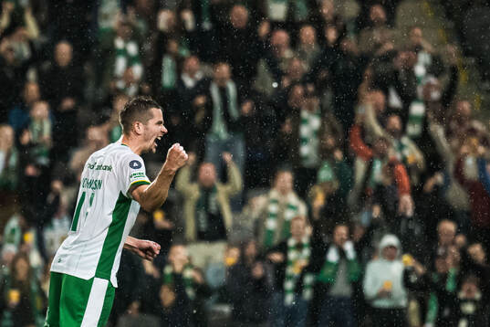 Hammarbys Oscar Johansson Schellhas jublar