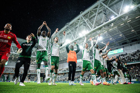 Hammarbys spelare jublar