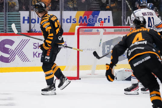 Skellefteås Oskar Vuollet  jublar