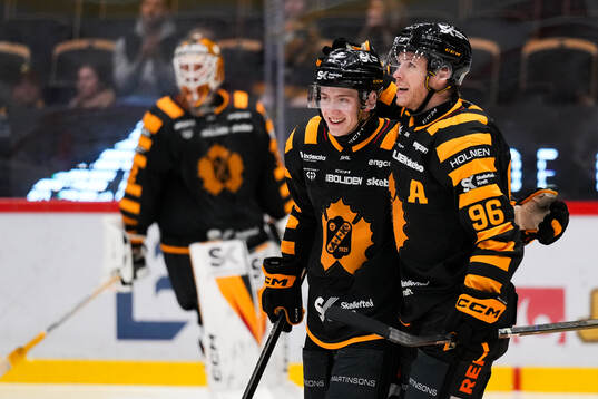 Skellefteås Leo Sundqvist och Rickard Hugg jublar