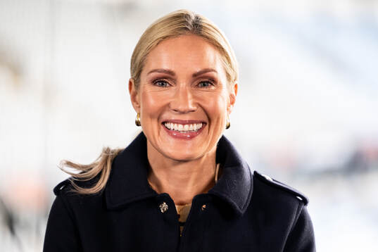 Jessica Almenäs in the broadcaster ESPN studio